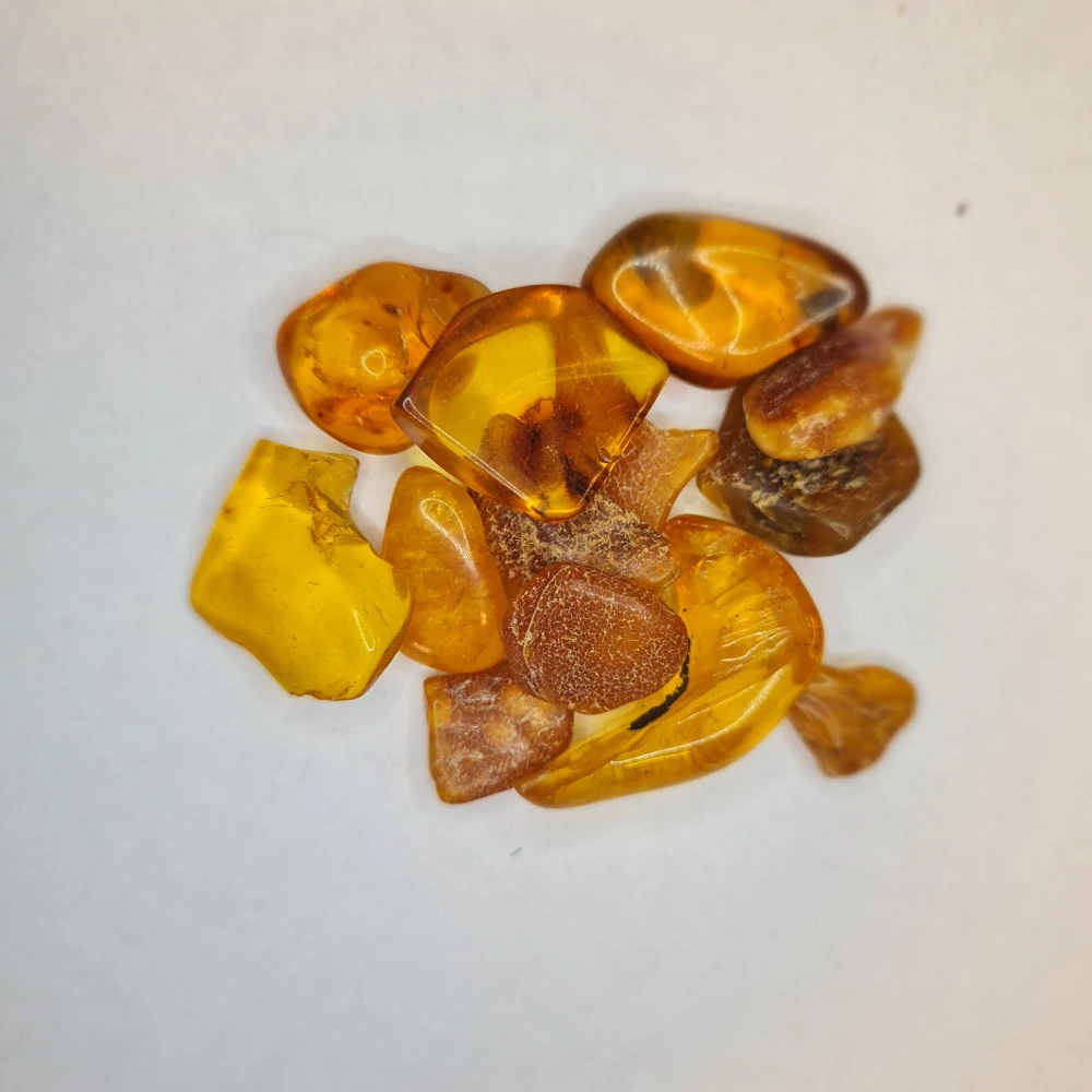 Jantár tromlovaný (malé) 10g