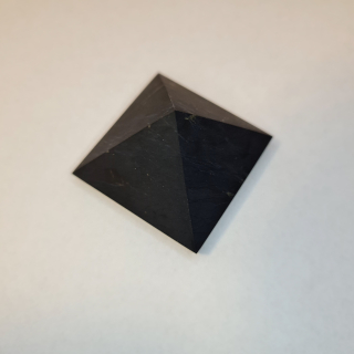 Šungit pyramída malá